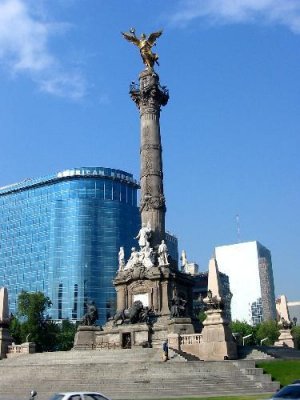 El Angel de la Independencia (Mexico City, 2007)...