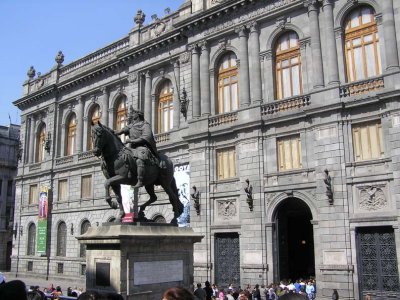 Touring Through the Capitol (Mexico City, 2007)...