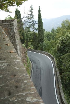 The winding roads of the hill towns of northern Tuscany