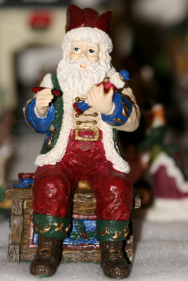 December 17, 2006Ceramic Santa Macro