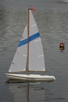 Cats Paw RC Sailboat