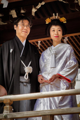 DANS UN TYEMPLE SHINTO D'OSAKA: UN MARIAGE
