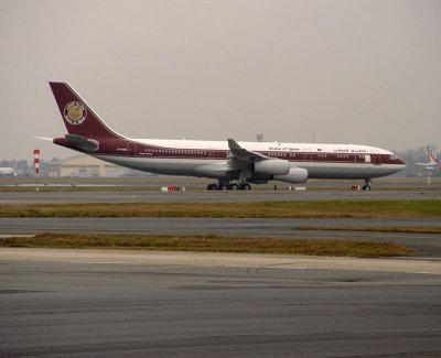 A340-211_A7HHK_QAF_01.jpg