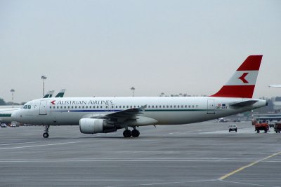 AUA_A320-214_OELBT