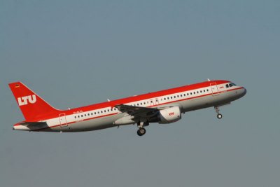 LTU_A320-214_DALTL