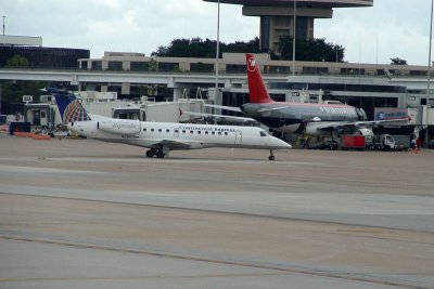 EMB135LR_N29515_BTA
