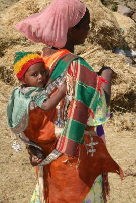 A tigray woman and her child near the Tombs of Kaleb and Gebre Meskel