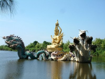 Statutes in Muang Boran