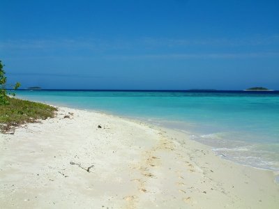 Beach and turquoise water at 'Euakafa Island