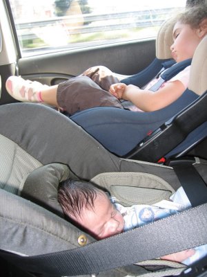 Los 2 sobaos en el coche
