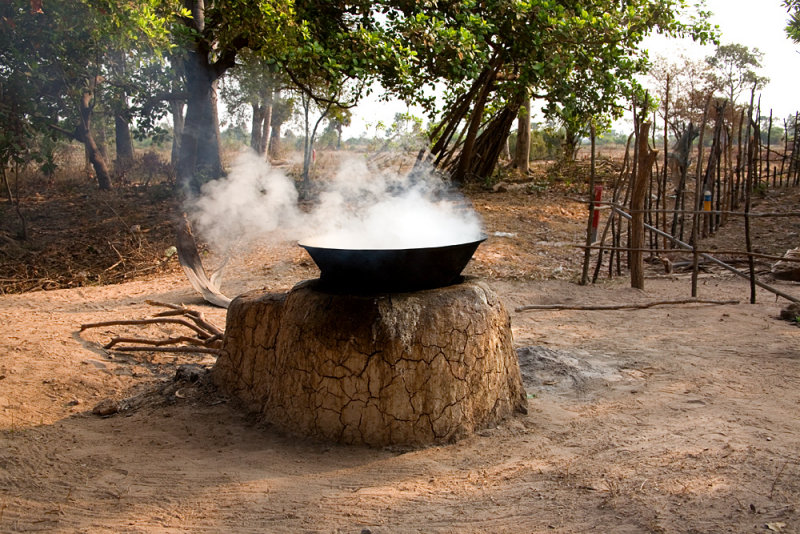Boiling palm sugar