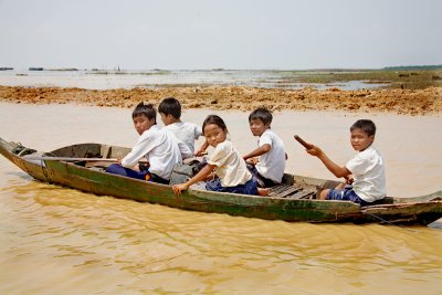 Lake Tonle Sap - Carpooling to school