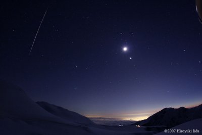 Crescent moon,Venus & Meteor