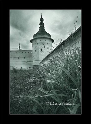 Tower & Weeds bw, Rostov the Great