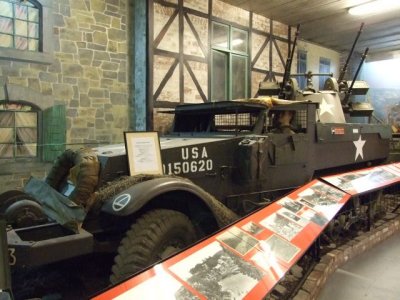 Half-track DCA M16