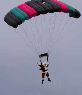 Santa comes in for a Landing, Byron Airport 1