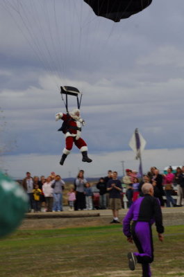 Santa comes in for a Landing, Byron Airport 2