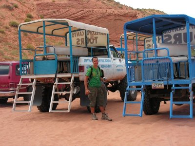 Jeeps voor de Antelope Canyon