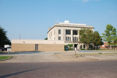 View of the West side of the Garvin County Courthouse