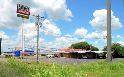 Ballard's Drive In