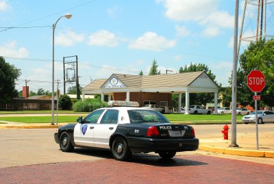 PV CITY BILLING DEPARTMENT WITH POLICE CAR IN FOREGROUND-DSC_00091.jpg