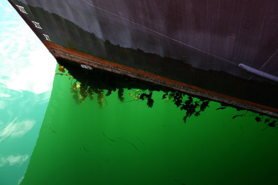 Light passing under Hull