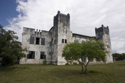Old admin building Bagamoyo_w.jpg
