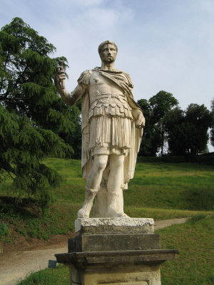pittistatue2.jpg