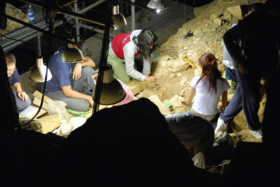 Arqueología de campo - Cueva del Castillo - 2007 / Archeology at Work - Castillo Cave 2007