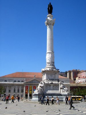The Statue in Restauradoras Square