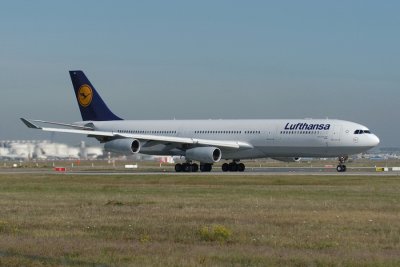 Lufthansa    Airbus A340-300   D-AIGL