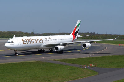 Emirates   Airbus A340-300   A6-ERP