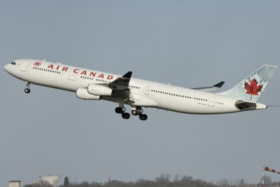 Air Canada   Airbus A340-300   C-GDVW