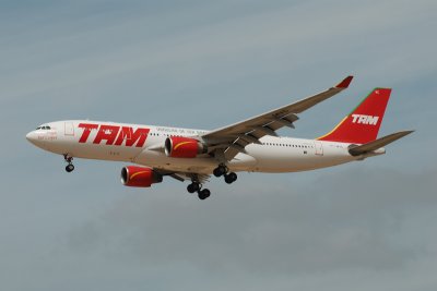 TAM  Airbus A330-200   PT-MVC