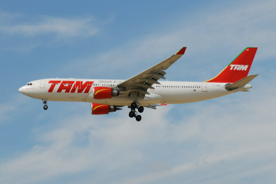 TAM   Airbus A330-200   PT-MVF