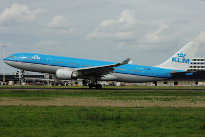 KLM  Airbus A330-200  PH-AOC