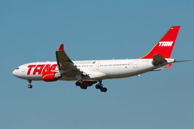 TAM - Airbus A330-200 - PT-MVB