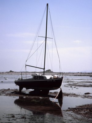 Sailingboat fallen dry