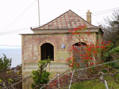 Old house in Faj da Ovelha 