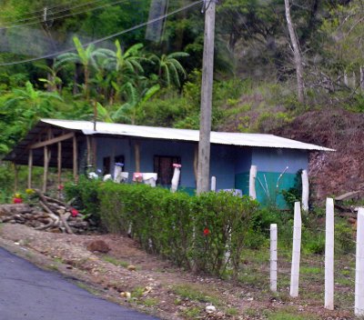 House along the road near Coyolar.JPG