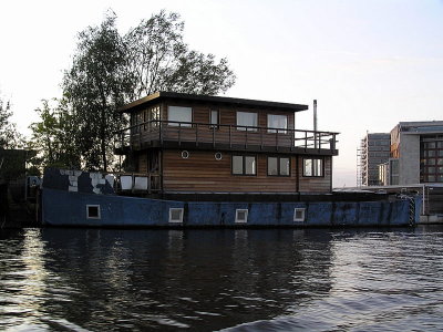 ams houseboat1.JPG