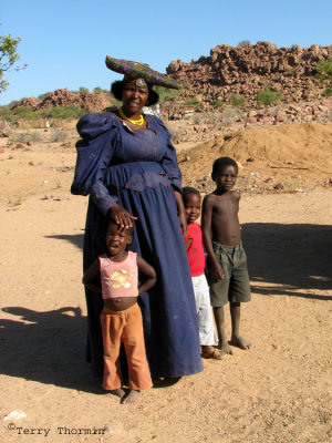 Herero woman and children 2a - Road to Brandberg.jpg