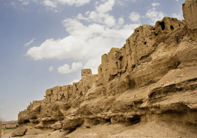 Izad Khast Castle