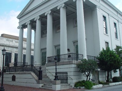 ONE OF THE MANY STATELY BUILDINGS OF HISTORIC DOWNTOWN SAVANNAH