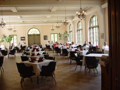 THE ELEGANT DINING ROOM AT THE WAKULLA SPRINGS HOTEL