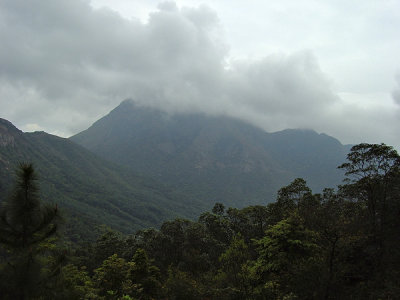 The shiny Lantau Peak (bĤs)