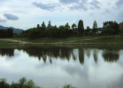 The Ng Tung River used to bring flood to villages in the pass (Leghx)