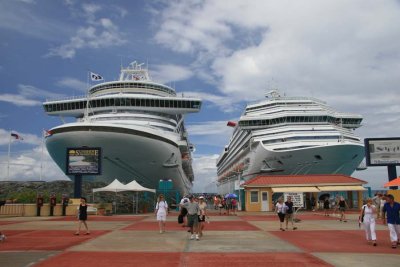 Crown Princess & Carnival Valor at St. Maarten