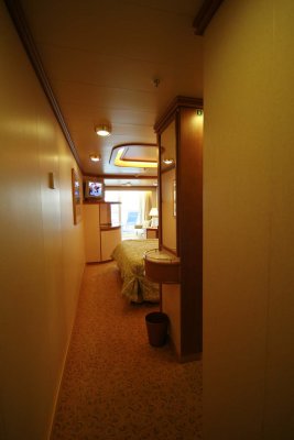 Entry way into D218 (Dolphin Deck mini-suite)