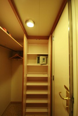 Shelves/safe of D218 (Dolphin Deck mini-suite)